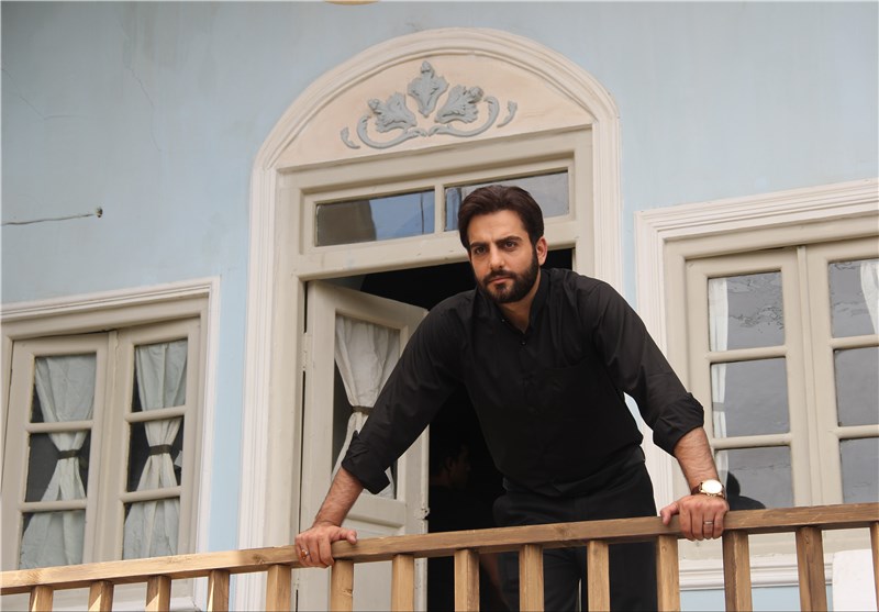 حامد کمیلی در صحنه سریال تلویزیونی پرده‌نشین