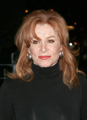 Stefanie Powers در صحنه فیلم سینمایی دوستت دارم فیلیپ موریس