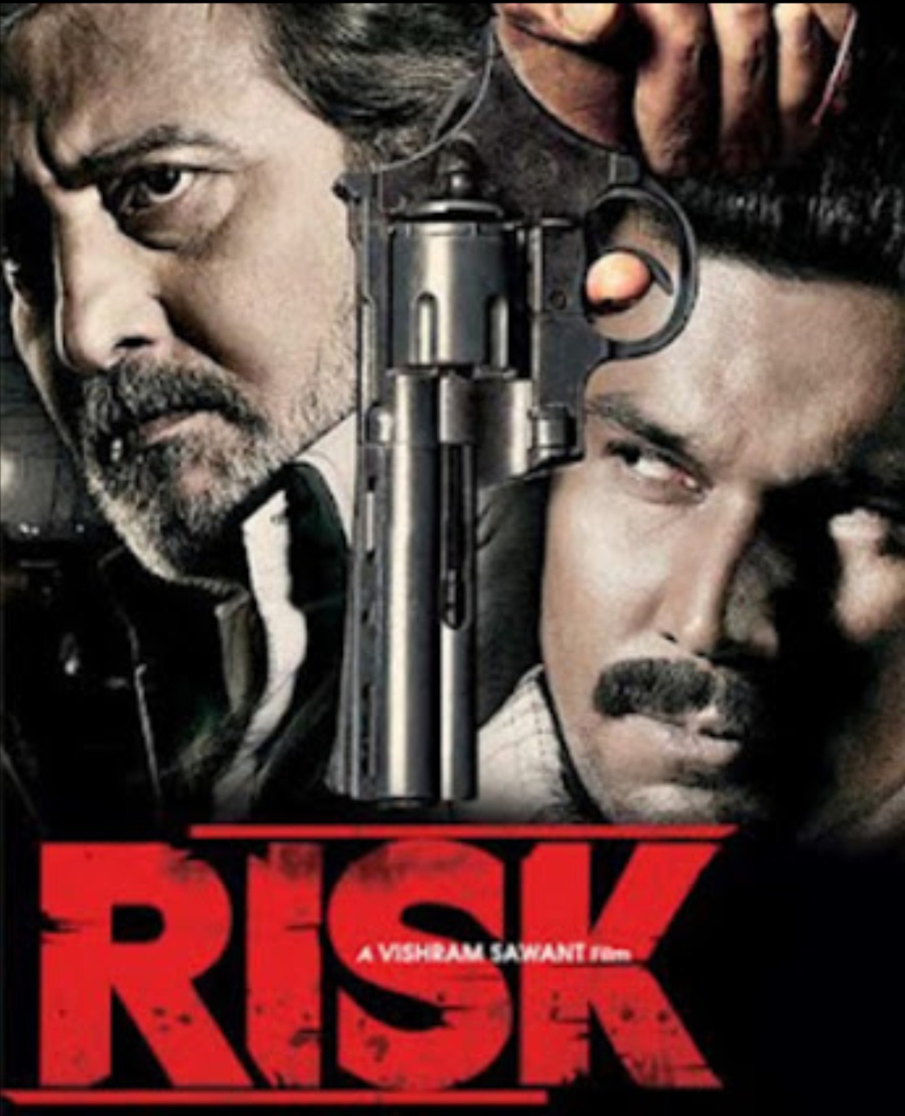 راندیپ هودا در صحنه فیلم سینمایی Risk به همراه Vinod Khanna
