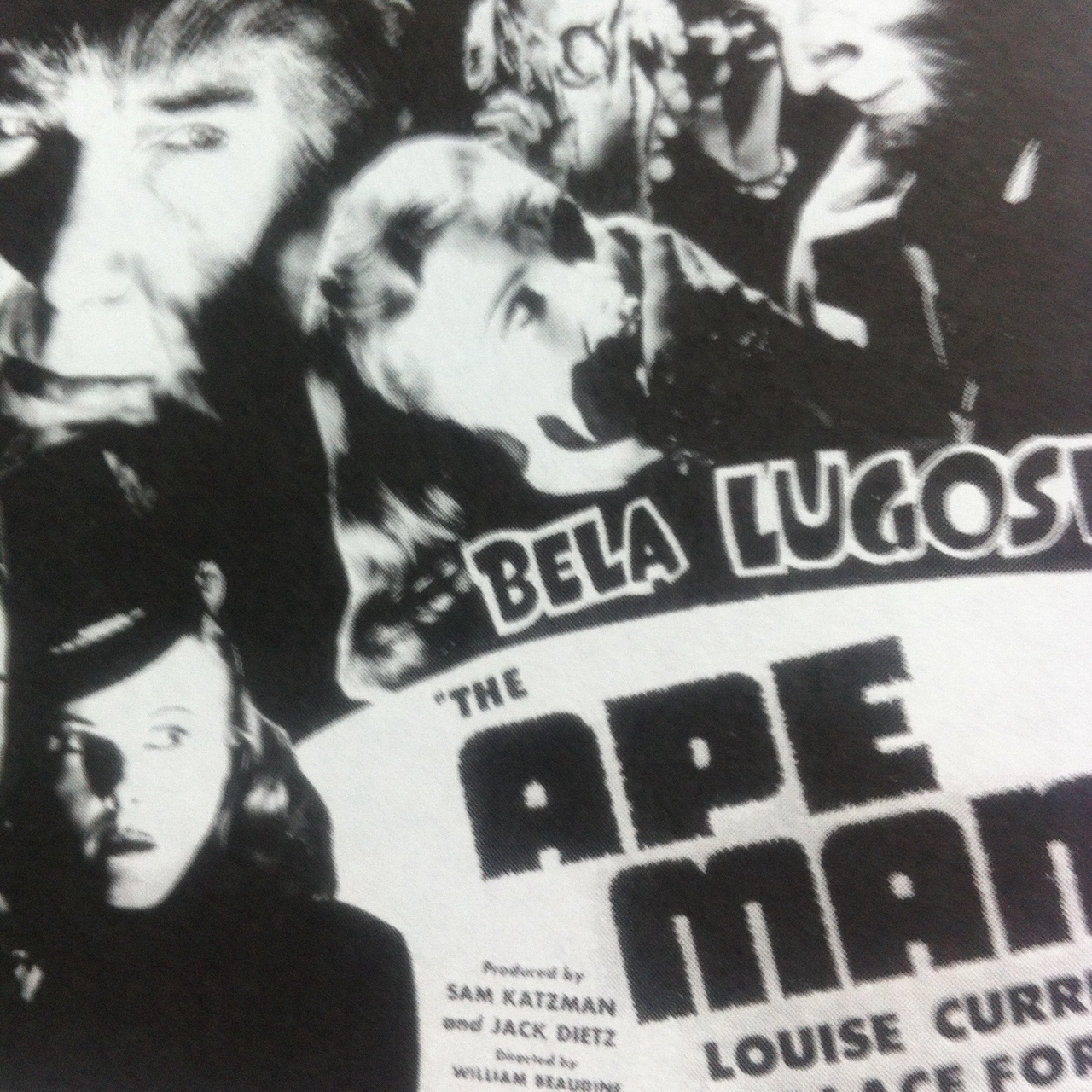 Louise Currie در صحنه فیلم سینمایی The Ape Man به همراه Bela Lugosi