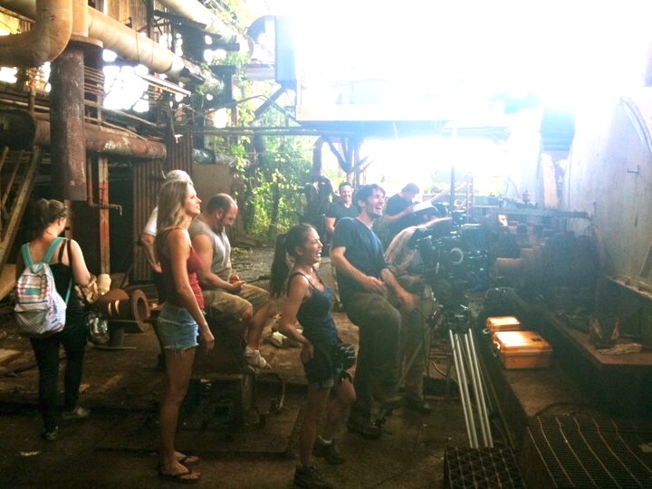 Terri Ivens در صحنه فیلم سینمایی Piranhaconda به همراه Shandi Finnessey
