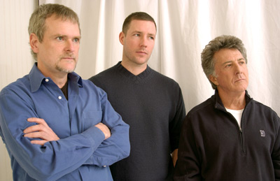 James Foley در صحنه فیلم سینمایی Confidence: After Dark به همراه داستین هافمن و Edward Burns