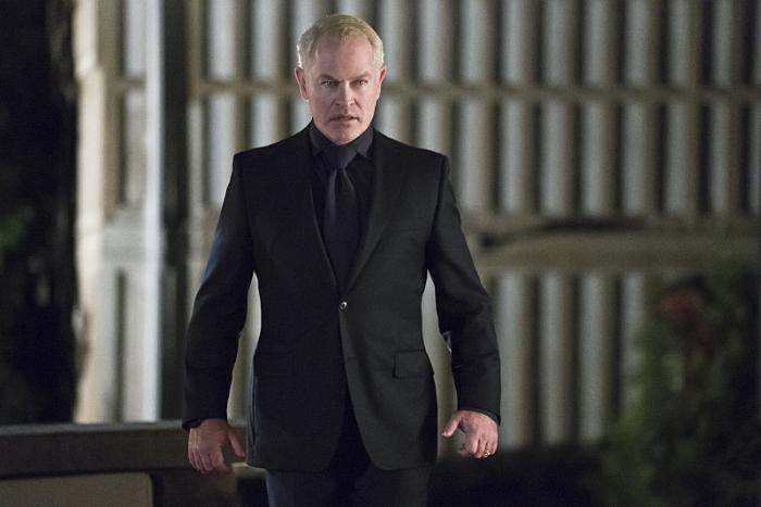 Neal McDonough در صحنه سریال تلویزیونی پیکان