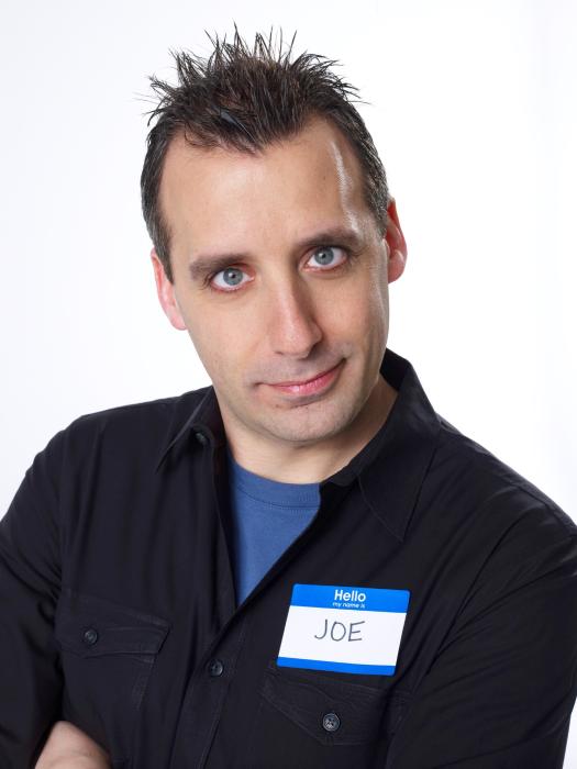 Joe Gatto در صحنه سریال تلویزیونی Impractical Jokers