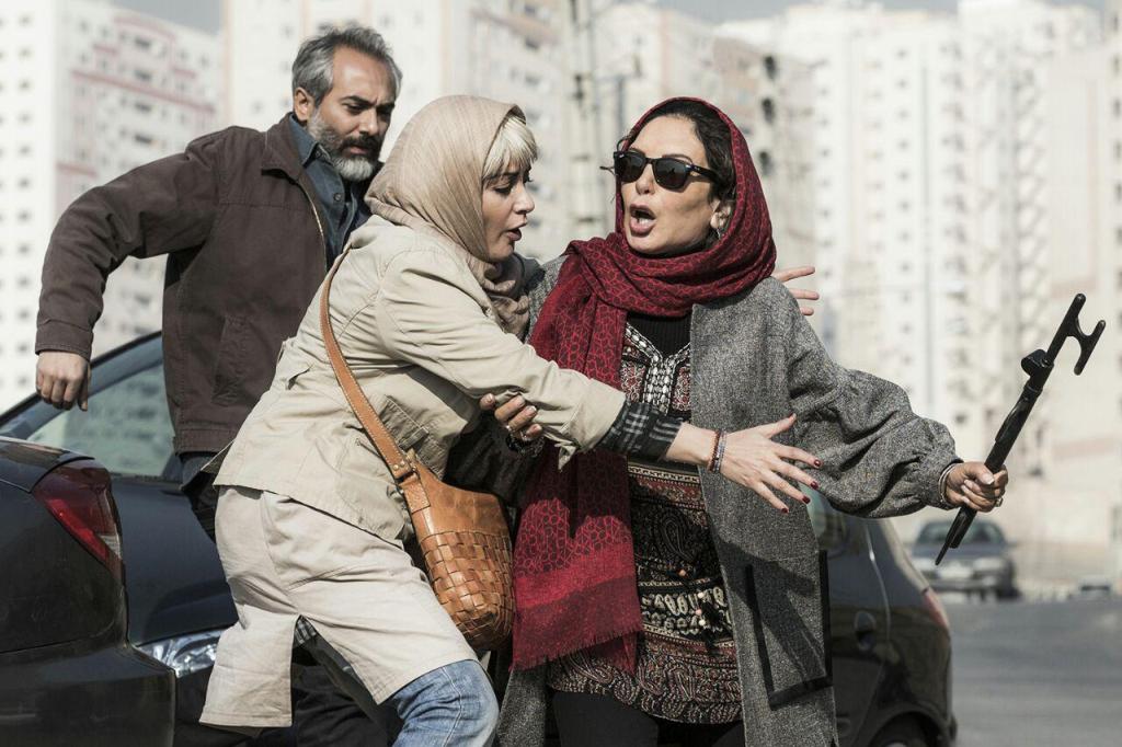 علی قربان‌زاده در صحنه فیلم سینمایی میلیونر میامی به همراه افسانه بایگان