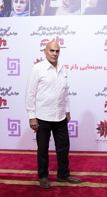 جمشید هاشم‌پور در صحنه فیلم سینمایی ناخواسته