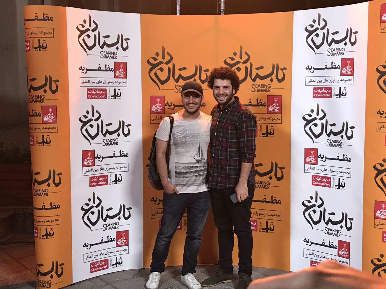 جواد عزتی در اکران افتتاحیه فیلم سینمایی تابستان داغ به همراه سعید روستایی