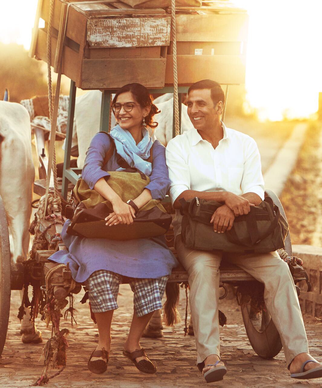 آکشی کومار در صحنه فیلم سینمایی کمک به همراه Sonam Kapoor
