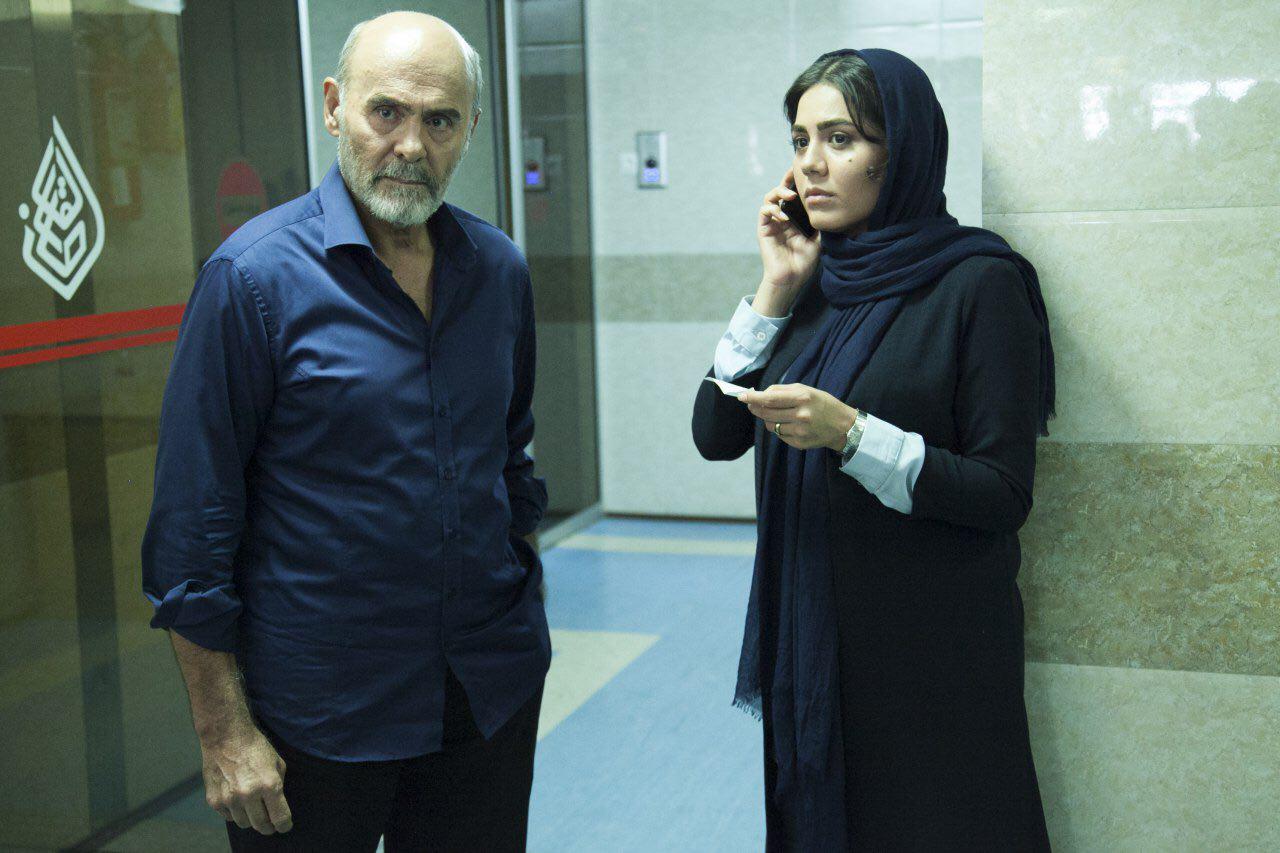 آزاده زارعی در صحنه فیلم سینمایی هایلایت به همراه جمشید هاشم‌پور