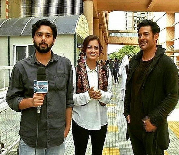 دیا میرزا در پشت صحنه فیلم سینمایی سلام بمبئی به همراه محمدرضا گلزار
