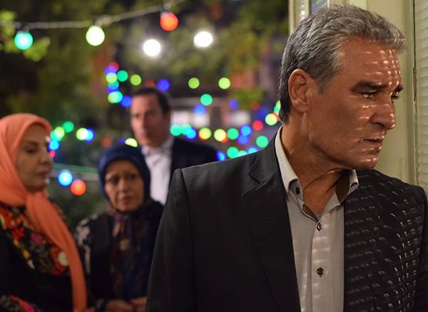 رامین ناصرنصیر در صحنه سریال تلویزیونی سرگذشت به همراه جعفر دهقان