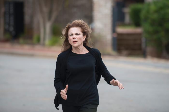 Tovah Feldshuh در صحنه سریال تلویزیونی مردگان متحرک