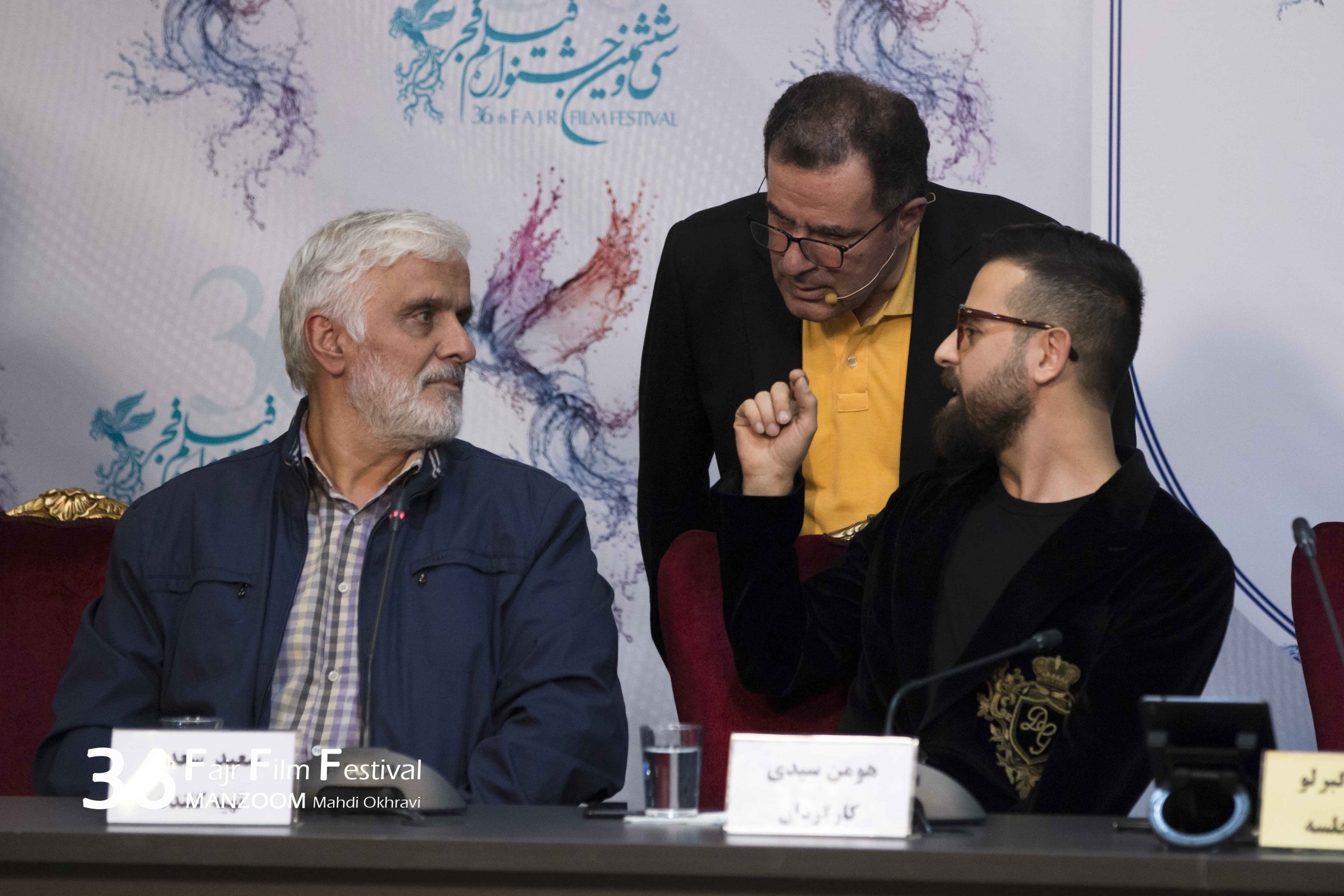 هومن سیدی در نشست خبری فیلم سینمایی مغزهای کوچک زنگ زده به همراه محمود گبرلو و سعید سعدی