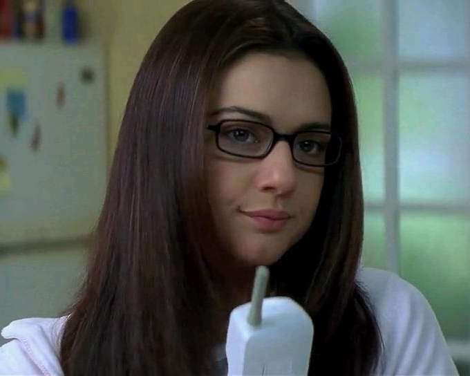 Preity Zinta در صحنه فیلم سینمایی شاید فردایی نباشد