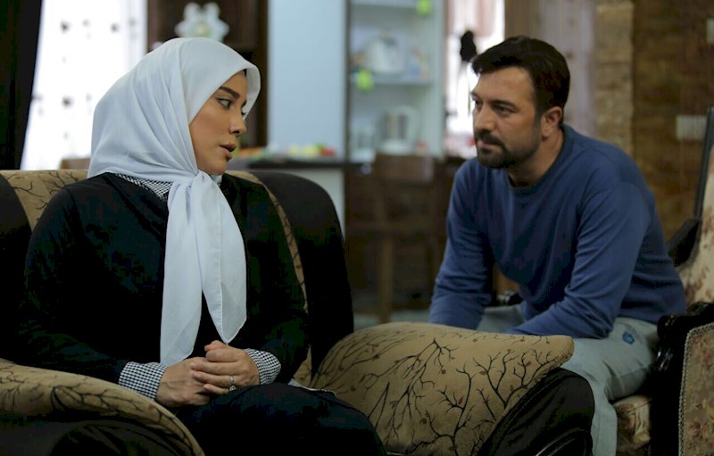 آشا محرابی در صحنه سریال تلویزیونی آرام می گیریم به همراه مجید صالحی