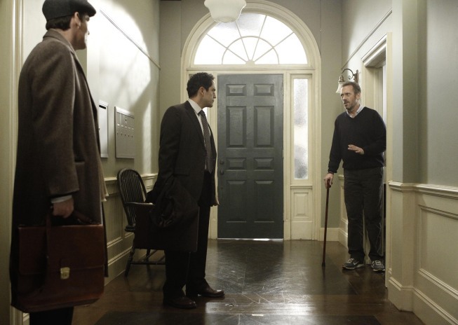 José Zúñiga در صحنه سریال تلویزیونی دکتر هاوس به همراه Hugh Laurie و Robert Sean Leonard