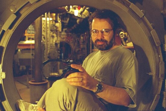 Jonathan Mostow در صحنه فیلم سینمایی یو-۵۷۱