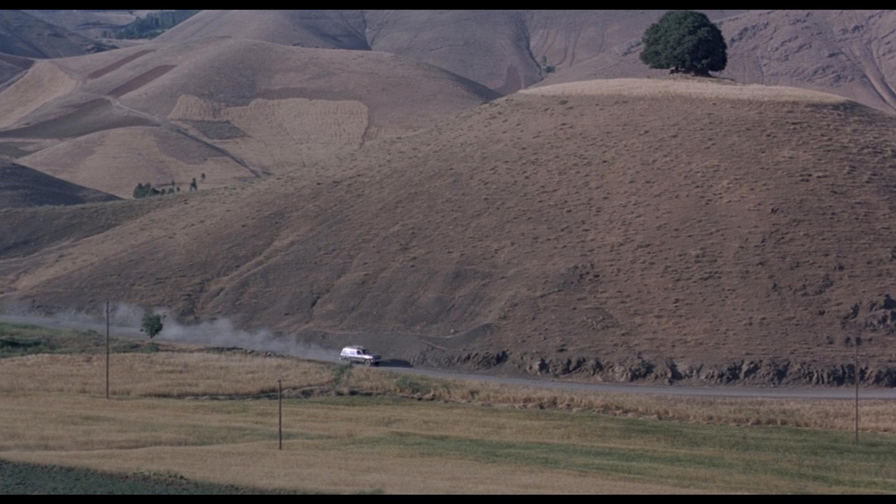  فیلم سینمایی The Wind Will Carry Us به کارگردانی Abbas Kiarostami