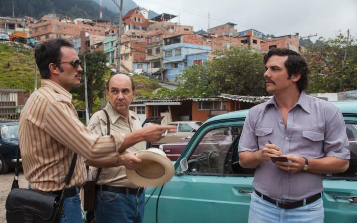 Luis Gnecco در صحنه سریال تلویزیونی نارکس به همراه Wagner Moura و خوان پابلو رابا