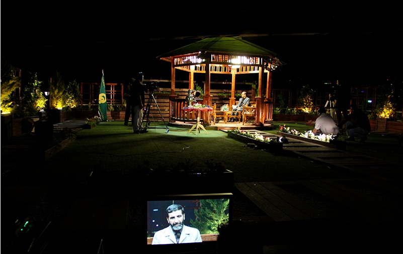 پشت صحنه برنامه تلویزیونی ماه نشان به کارگردانی 