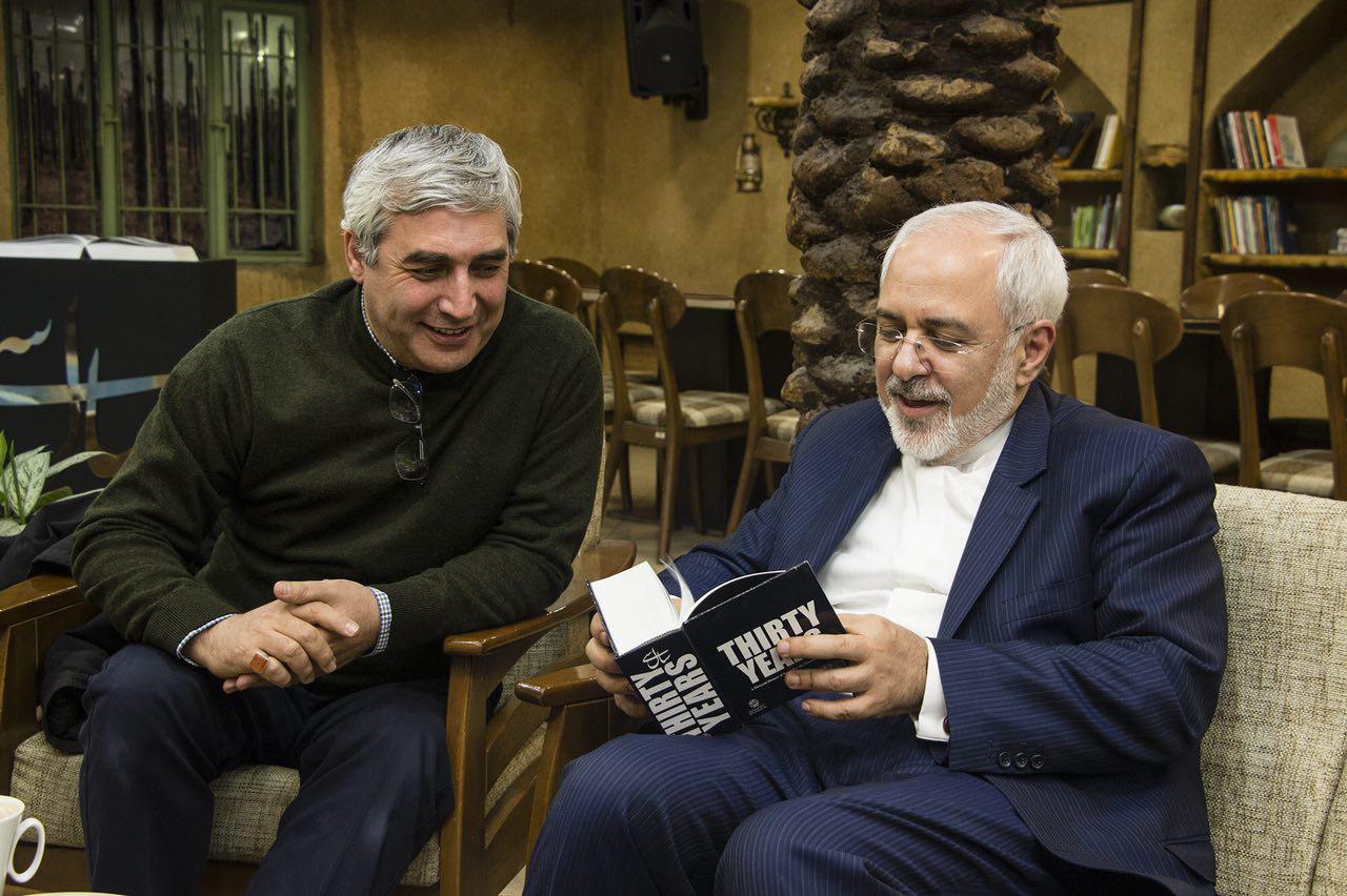 ابراهیم حاتمی‌کیا در اکران افتتاحیه فیلم سینمایی به وقت شام