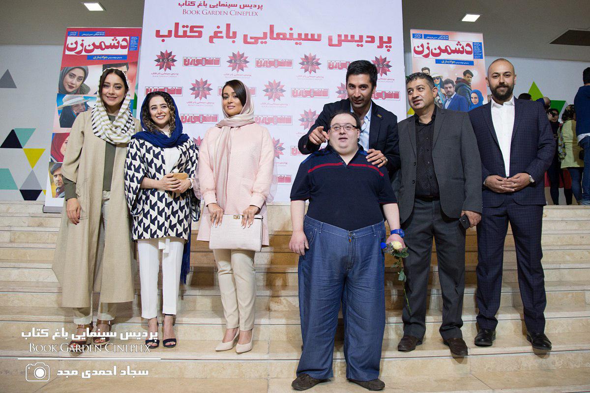 بهاره کیان‌افشار در اکران افتتاحیه فیلم سینمایی دشمن زن به همراه مونا شناس و الناز حبیبی