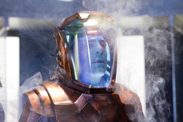  فیلم سینمایی پیشتازان فضا: به سوی تاریکی با حضور زکری کینتو