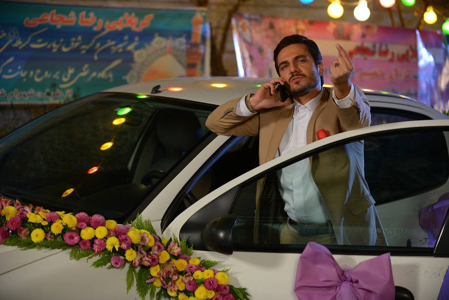 عباس غزالی در صحنه فیلم سینمایی دلبری