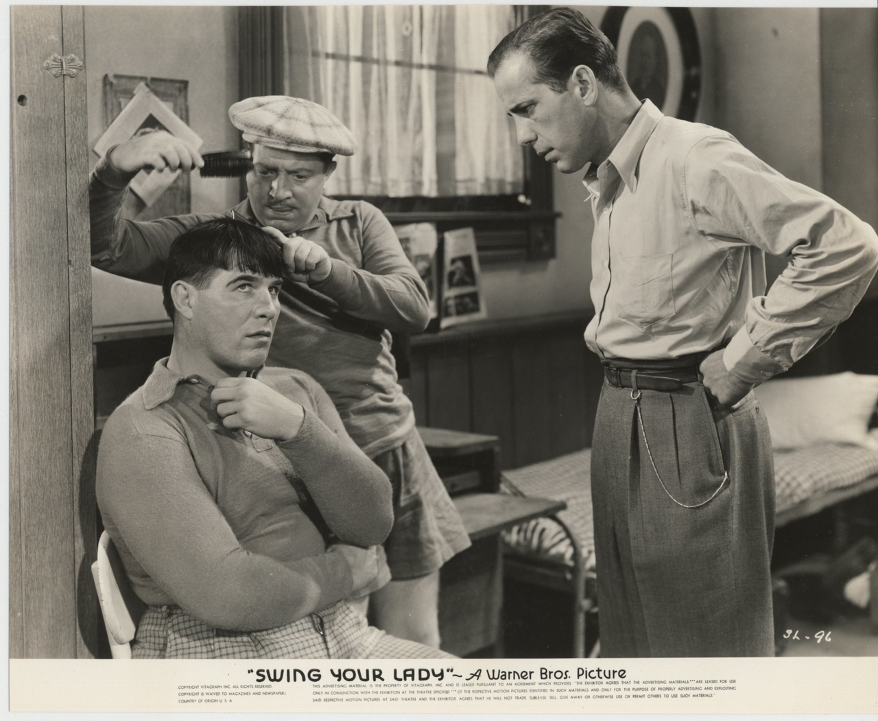 هامفری بوگارت در صحنه فیلم سینمایی Swing Your Lady به همراه Frank McHugh و Nat Pendleton