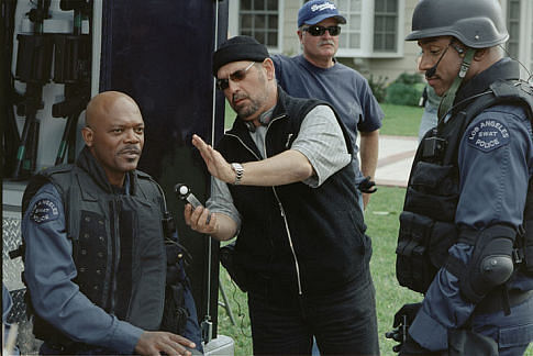 LL Cool J در صحنه فیلم سینمایی سوات به همراه ساموئل ال. جکسون