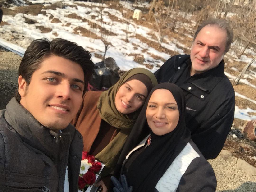 تصویری از علی مسلمی، بازیگر و تدوینگر سینما و تلویزیون در پشت صحنه یکی از آثارش