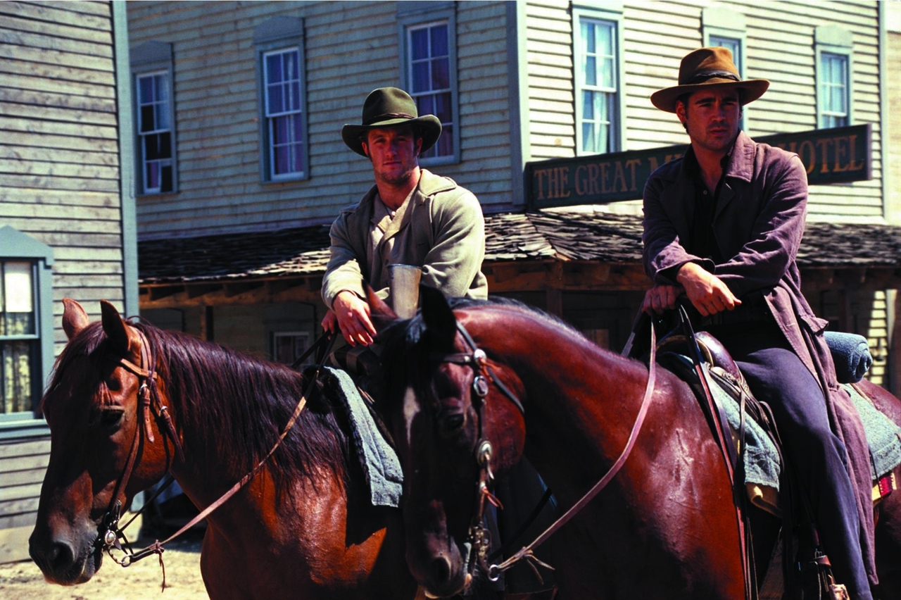 Scott Caan در صحنه فیلم سینمایی American Outlaws به همراه کالین فارل