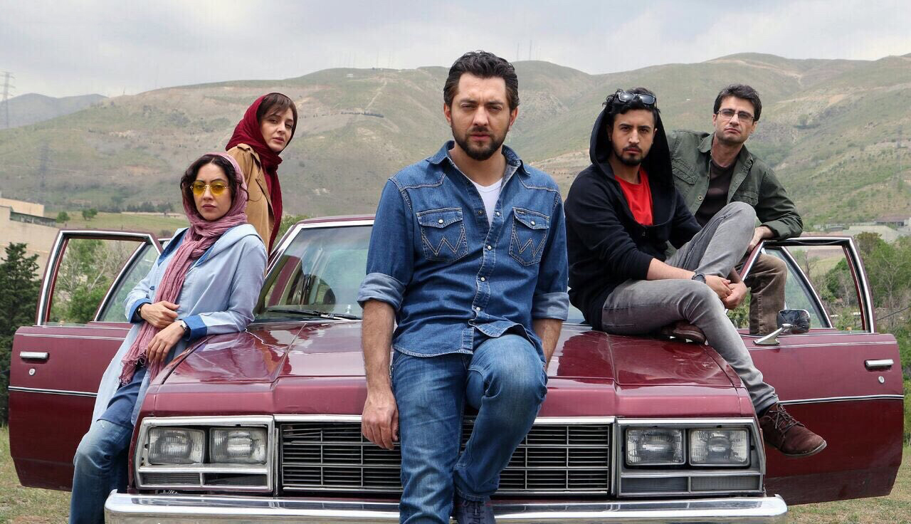 بهرام رادان در پشت صحنه فیلم سینمایی زرد به همراه ساره بیات، مهرداد صدیقیان، بهاره کیان‌افشار و شهرام حقیقت‌دوست
