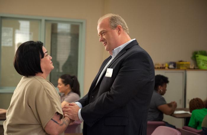 لی دلاریا در صحنه سریال تلویزیونی نارنجی سیاه، جدید است