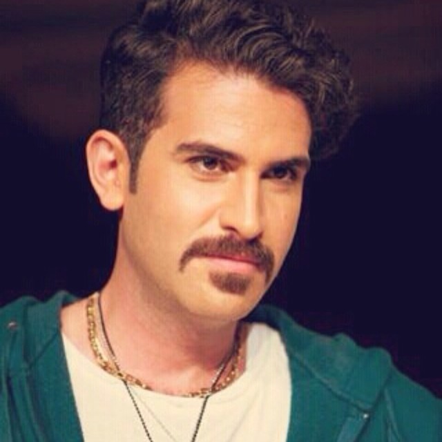 تصویری شخصی از هوتن شکیبا، بازیگر و گوینده سینما و تلویزیون