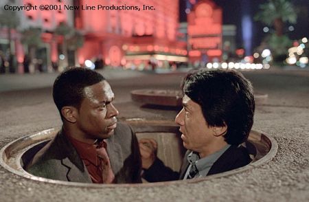 Chris Tucker در صحنه فیلم سینمایی ساعت شلوغی ۲ به همراه جکی چان
