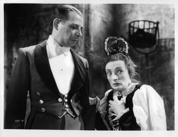 Lucien Prival در صحنه فیلم سینمایی The Bride of Frankenstein به همراه Una O'Connor