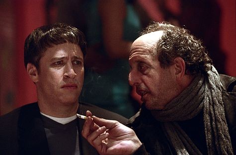 Vincent Schiavelli در صحنه فیلم سینمایی Death to Smoochy به همراه جان استوارت