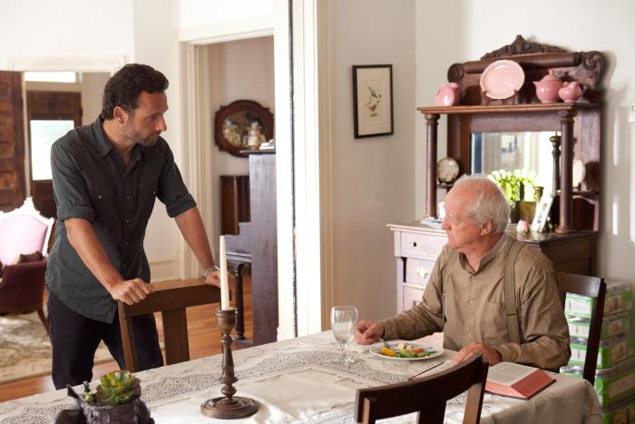 اسکات ویلسون در صحنه سریال تلویزیونی مردگان متحرک به همراه اندرو لینکولن