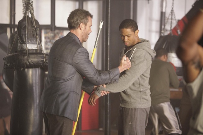 Kevin Phillips در صحنه سریال تلویزیونی دکتر هاوس به همراه Hugh Laurie