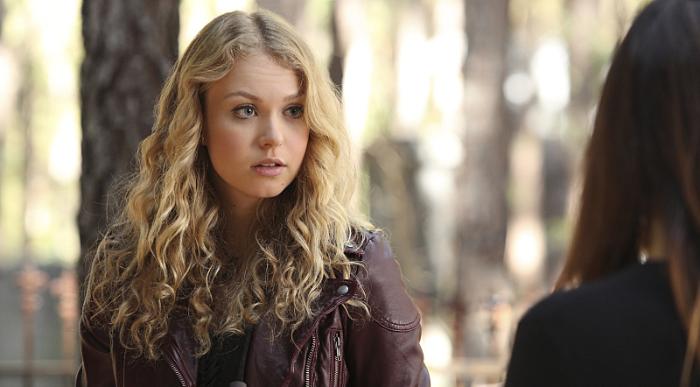 Penelope Mitchell در صحنه سریال تلویزیونی خاطرات خون آشام