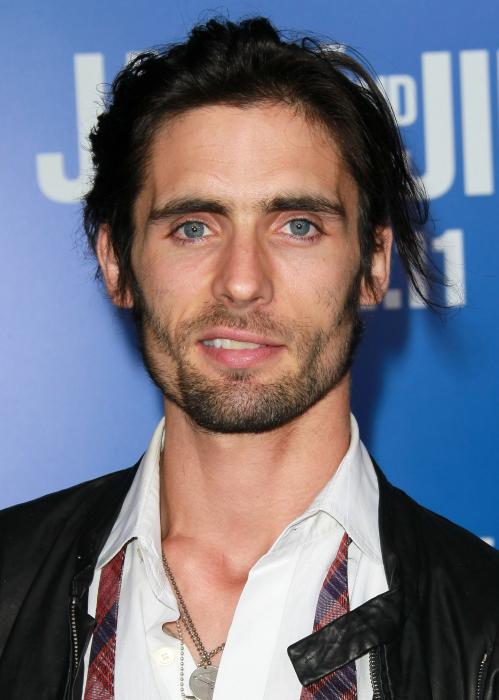 Tyson Ritter در صحنه فیلم سینمایی جک و جیل