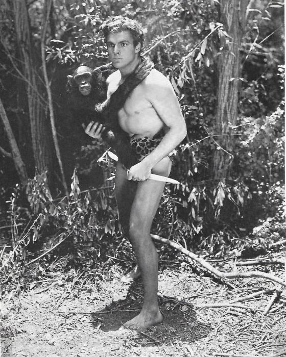 Buster Crabbe در صحنه فیلم سینمایی Tarzan the Fearless