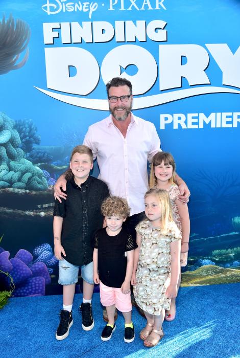 Dean McDermott در صحنه فیلم سینمایی Finding Dory