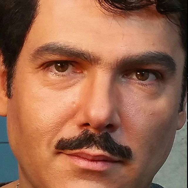 تصویری شخصی از کوروش تهامی، بازیگر سینما و تلویزیون