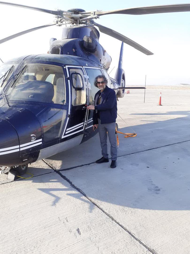 تصویری از علی ذاکری، بازیگر سینما و تلویزیون در پشت صحنه یکی از آثارش