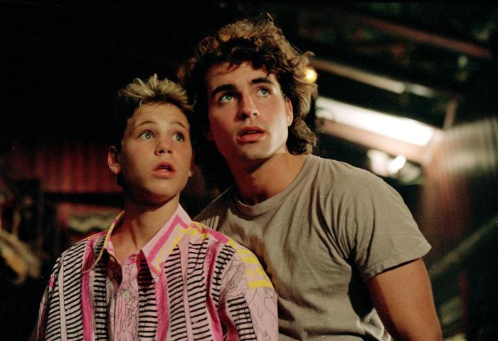 Corey Haim در صحنه فیلم سینمایی پسران گمشده به همراه Jason Patric