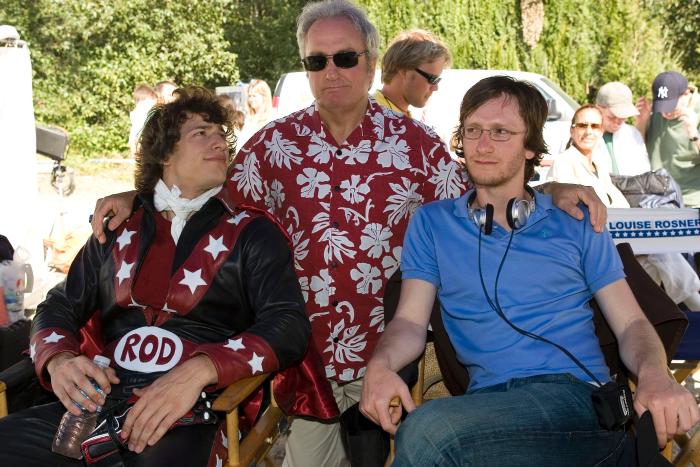 Akiva Schaffer در صحنه فیلم سینمایی Hot Rod به همراه اندی سمبرگ و Lorne Michaels