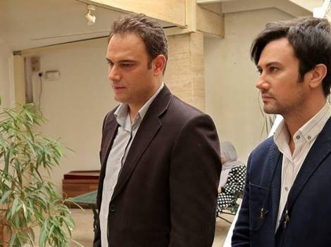 شهروز ابراهیمی در پشت صحنه سریال تلویزیونی ماه و پلنگ به همراه شاهرخ استخری مراغه