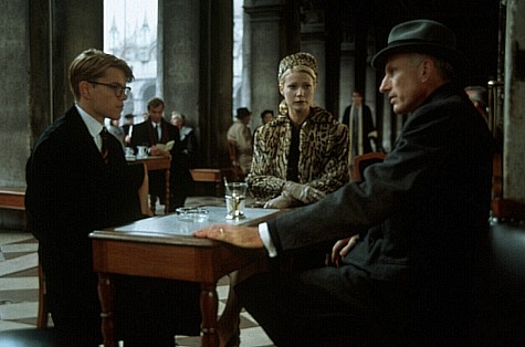 جیمز ربهورن در صحنه فیلم سینمایی آقای ریپلی بااستعداد به همراه گوئینت پالترو و مت دیمون